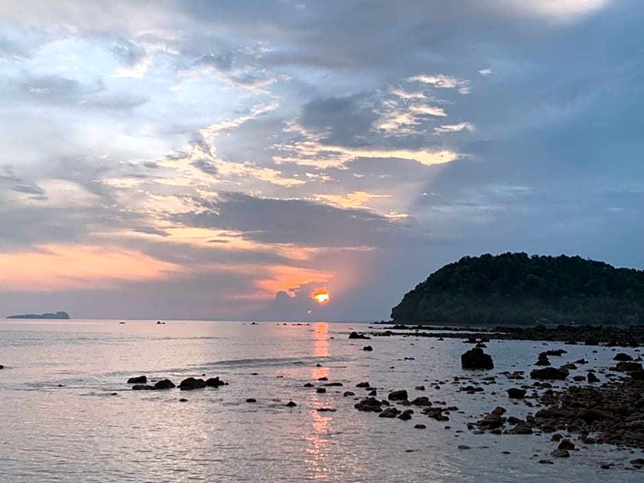 Sunset Beach Bungalow Koh Pu