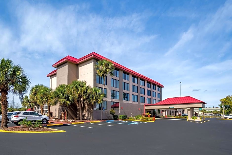 Lakeland Hotel