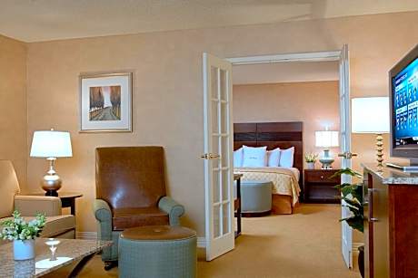 King Suite - Non-Smoking