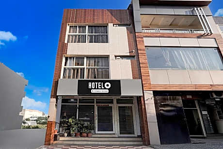 Super Hotel O Zirakpur City Court Complex Formerly The Platinum