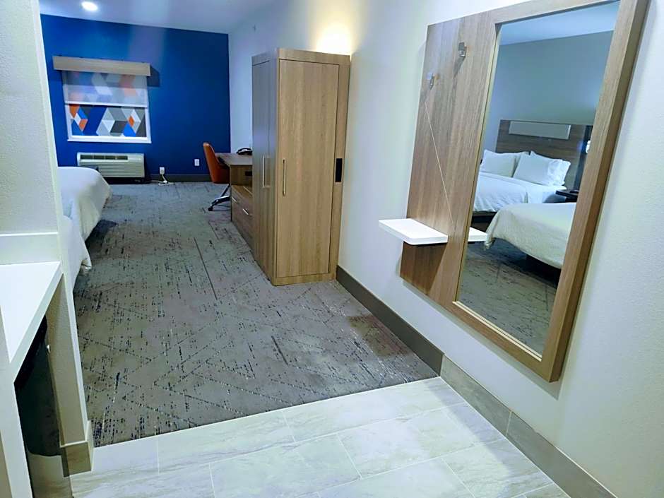 Holiday Inn Express Kenedy By IHG