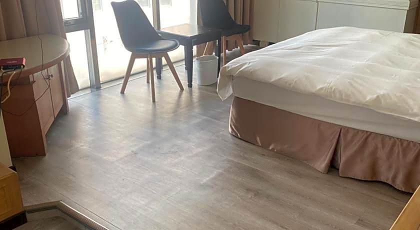 Enjoy Square Hotel