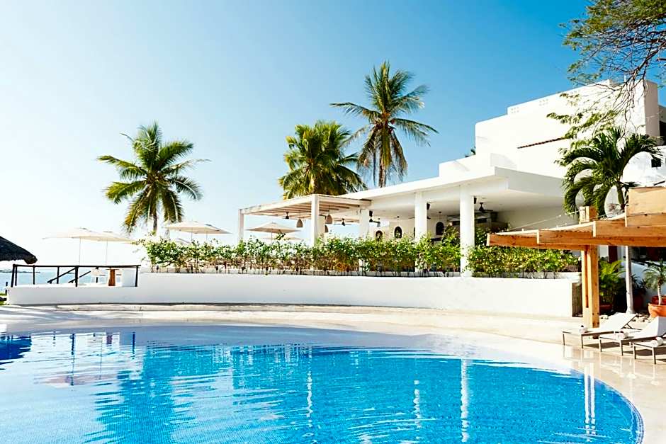 Camino Real Zaashila Huatulco
