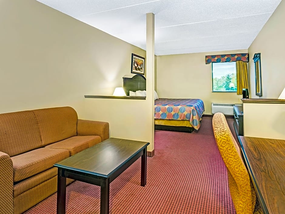 Days Inn & Suites by Wyndham Jeffersonville IN