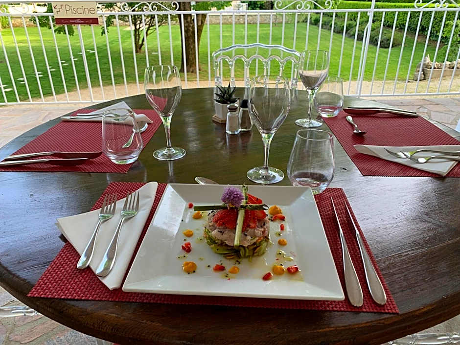 Logis Hôtels - Hôtel Restaurant Domaine Les Falaises