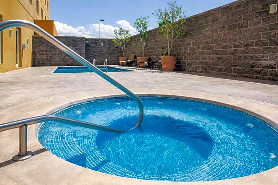 La Quinta Inn & Suites by Wyndham San Luis Potosi