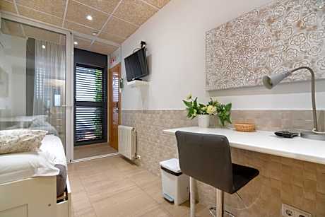 Single Room with Private Bathroom