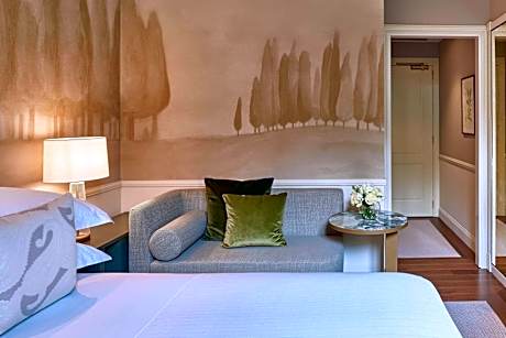 Classic Queen Room with Garden View