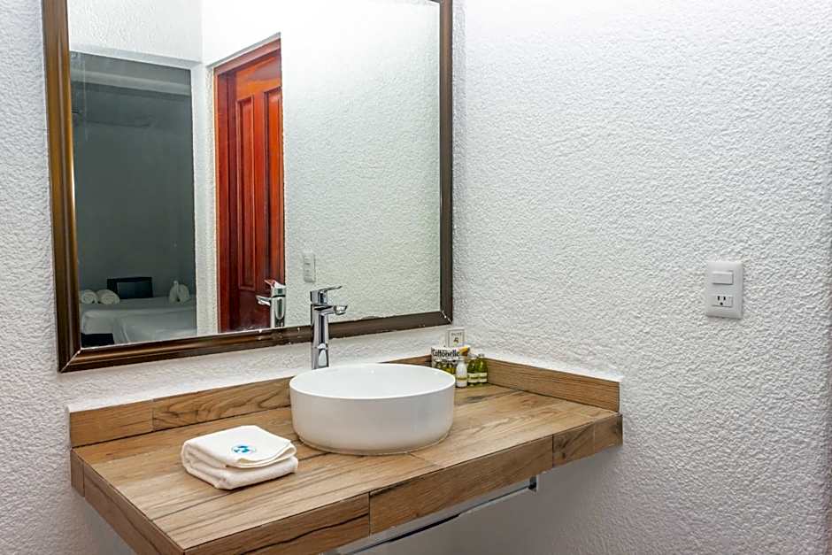 Pelicano Inn Playa del Carmen - Beachfront Hotel