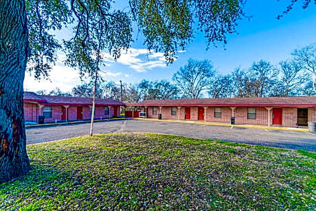 OYO Hotel Beeville -US 181