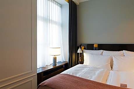 Medium Double Room
