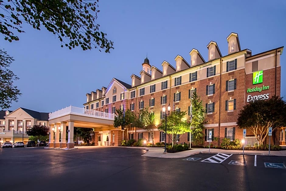Holiday Inn Express State College At Williamsburg Square