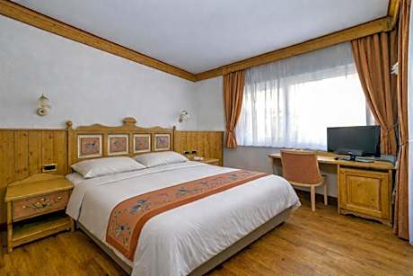 Superior Double or Twin Room with Mountain View