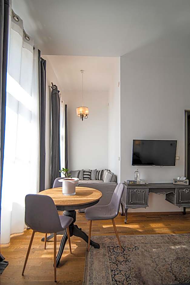 Emporikon Athens Hotel