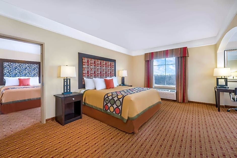 Super 8 by Wyndham Hidalgo/McAllen Area