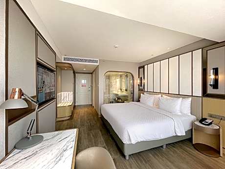 Deluxe Hollywood Room