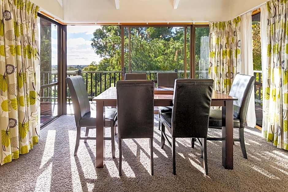 Sherwood Lodge 4-Bedroom Holiday Home with Spectacular Views