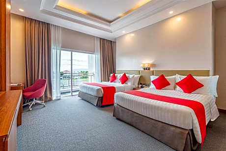 Deluxe Queen Room with Two Queen Beds - Non-Smoking