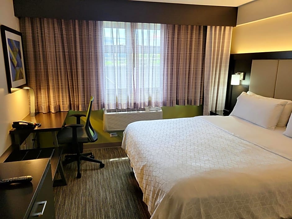 Holiday Inn Express Maspeth Hotel