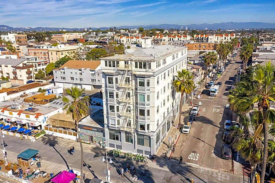 AIR Venice on the Beach