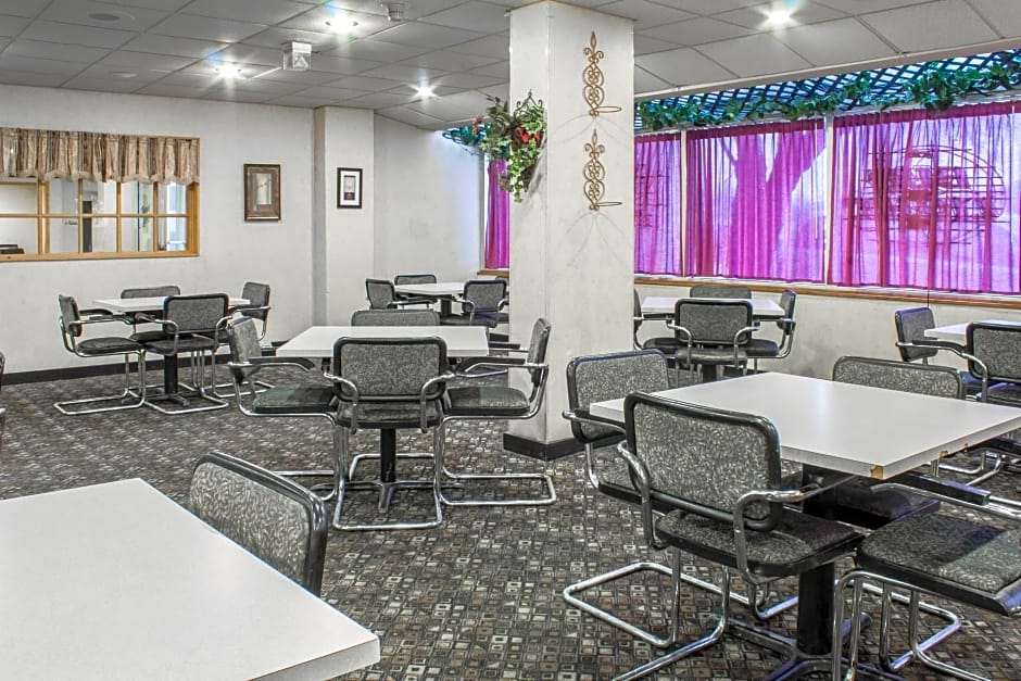 Rodeway Inn & Conference Center