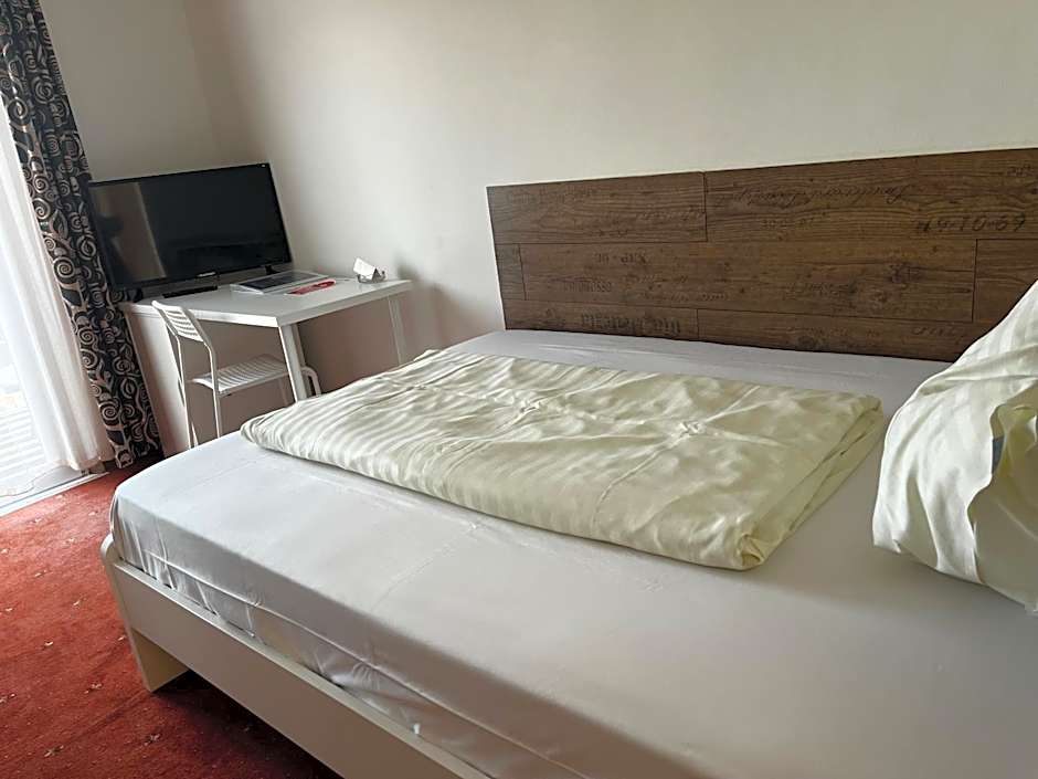 Photo 1 of 6 of Single Room