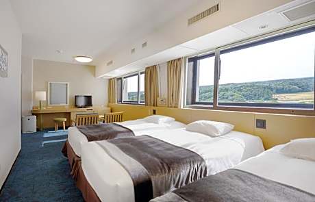 Deluxe Twin Room with 2 Extra Bed - Non-Smoking