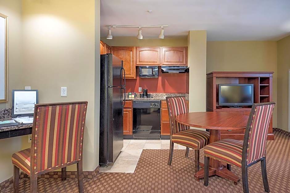 Clarion Collection Arlington Court Suites Hotel