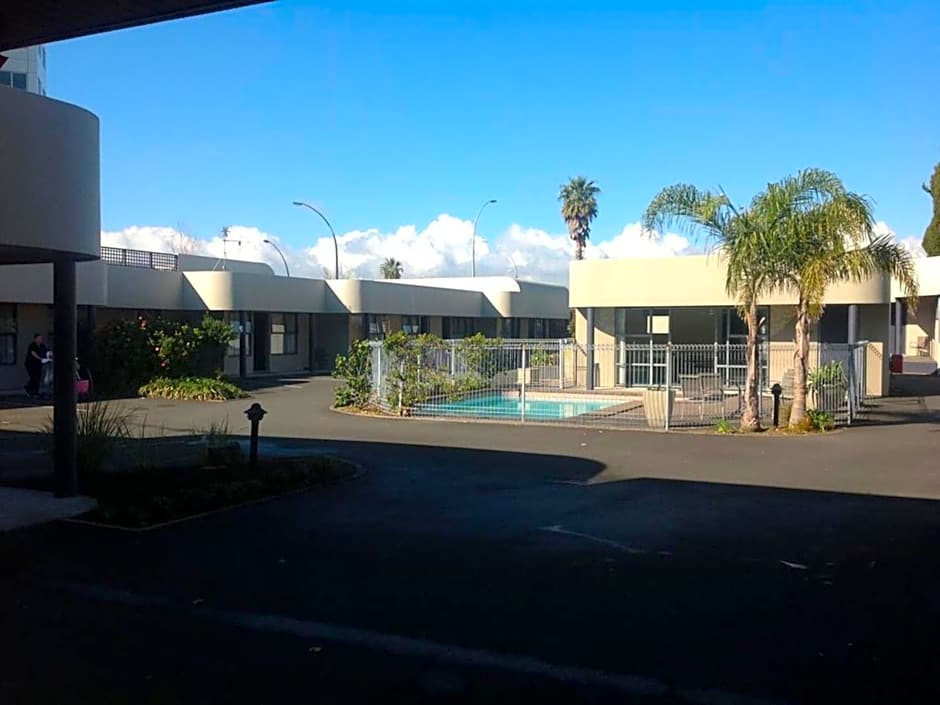 Durham Court Motor Inn