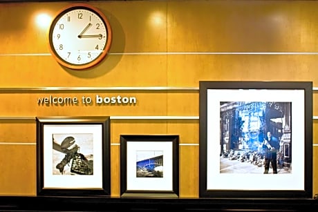 Hampton Inn & Suites Boston Crosstown Center