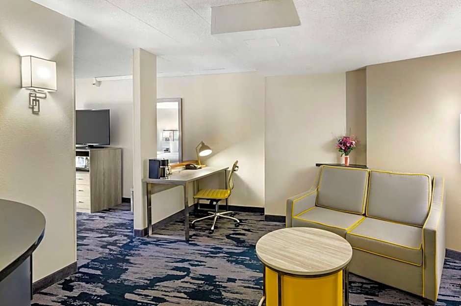 Best Western Plus Beckley Inn