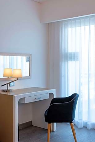 City View Deluxe 1 Queen Bed Room