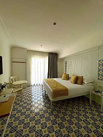Queen Room with Spa Bath