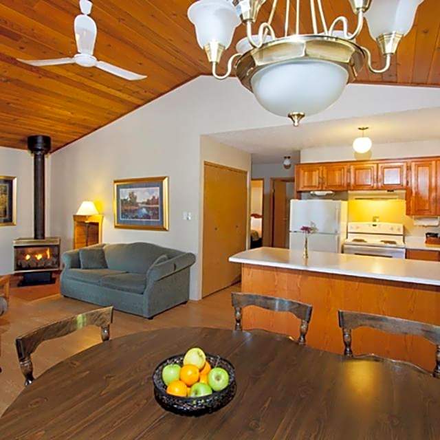 Overlander Mountain Lodge