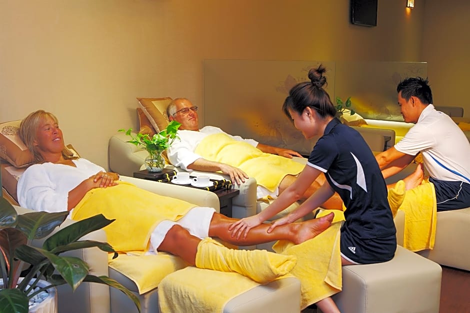 Vietnam massage. Сайгон спа салон. Традиционный вьетнамский массаж. Массажный салон во Вьетнаме. Массажный салон Вьетнам Сайгон.