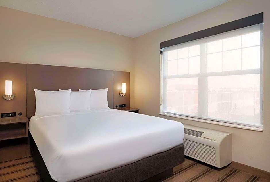 Country Inn & Suites by Radisson Albertville near Outlet Mall