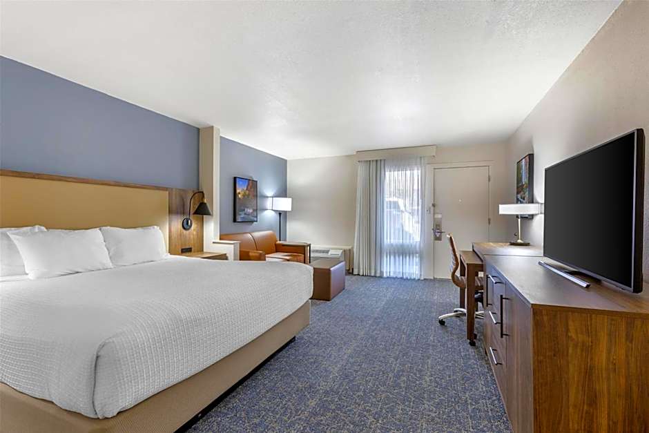 Best Western Plus A Wayfarer's Inn & Suites