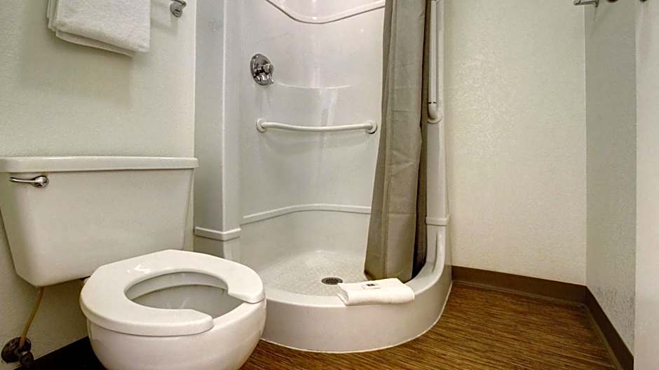 Super 8 by Wyndham Woods Cross - Salt Lake City North