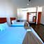 La Lola Hotel & Suites
