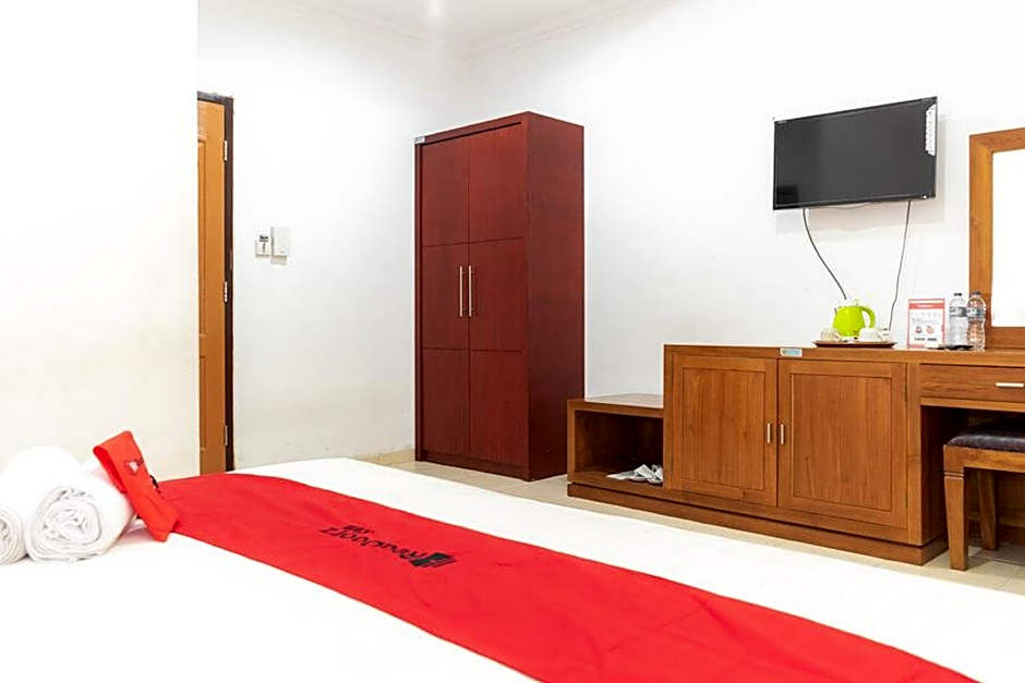RedDoorz Plus Syariah near Java Supermall Semarang 2