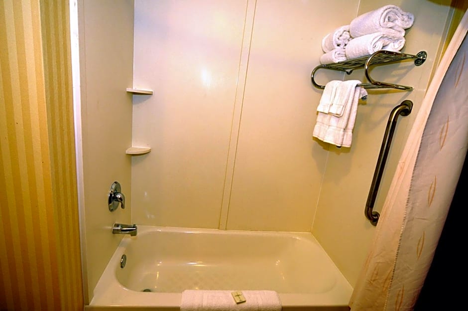 Tapa Hotel, Inn & Suites