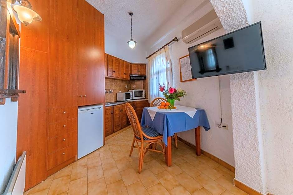Kastro Studios Apartments