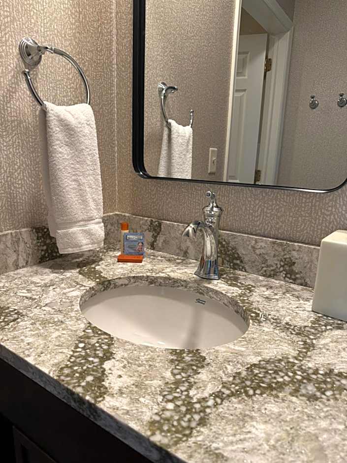 Amish View Inn & Suites