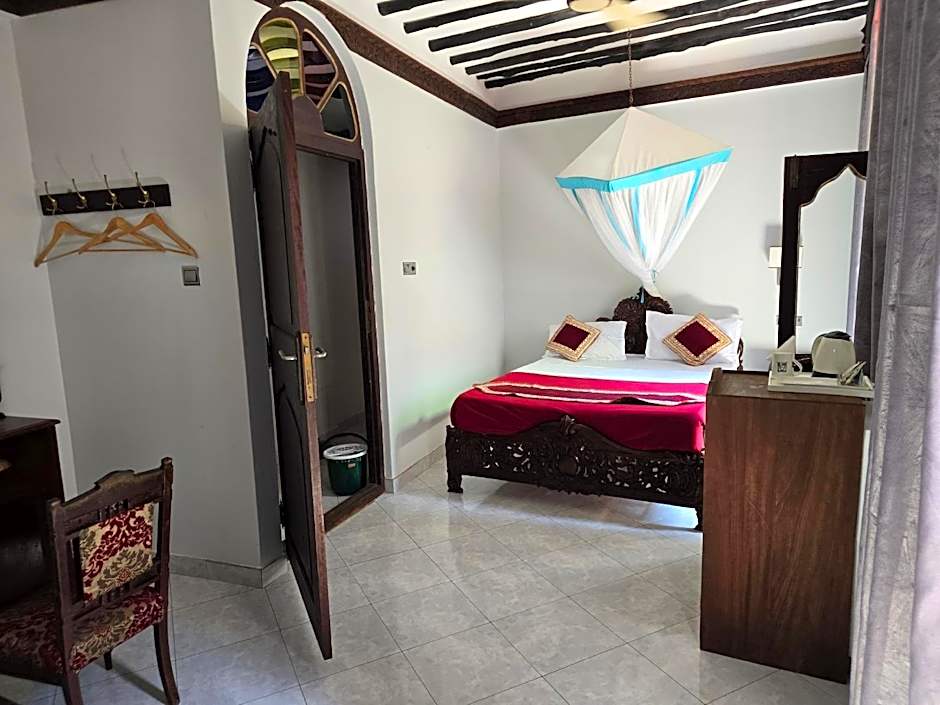 Dhow Palace Hotel