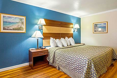 King Room - Accessible/Non-Smoking