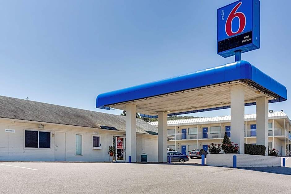 Motel 6 Fayetteville, AR