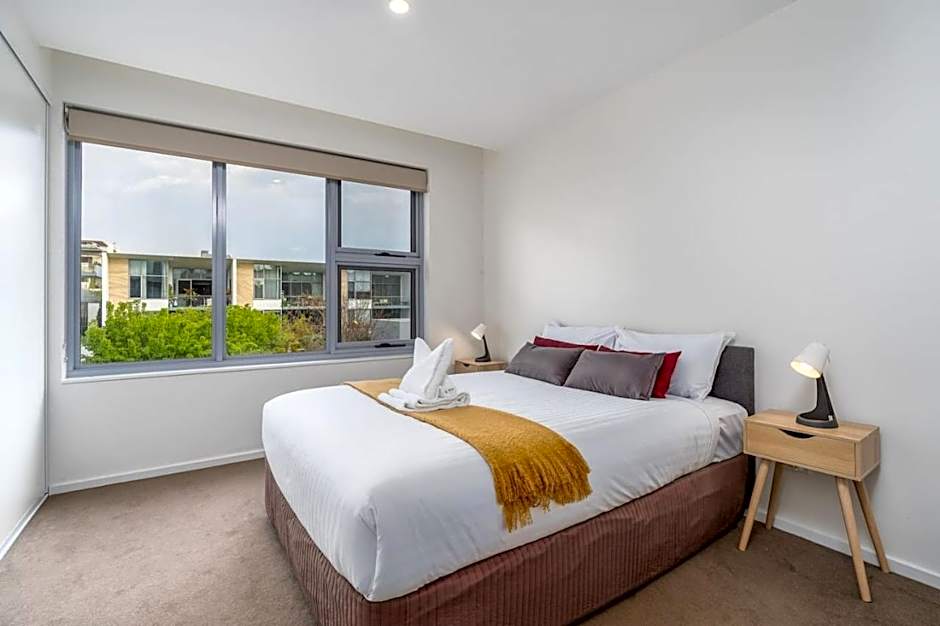 Kingston Foreshore with Garden View - Hosted by Canstay