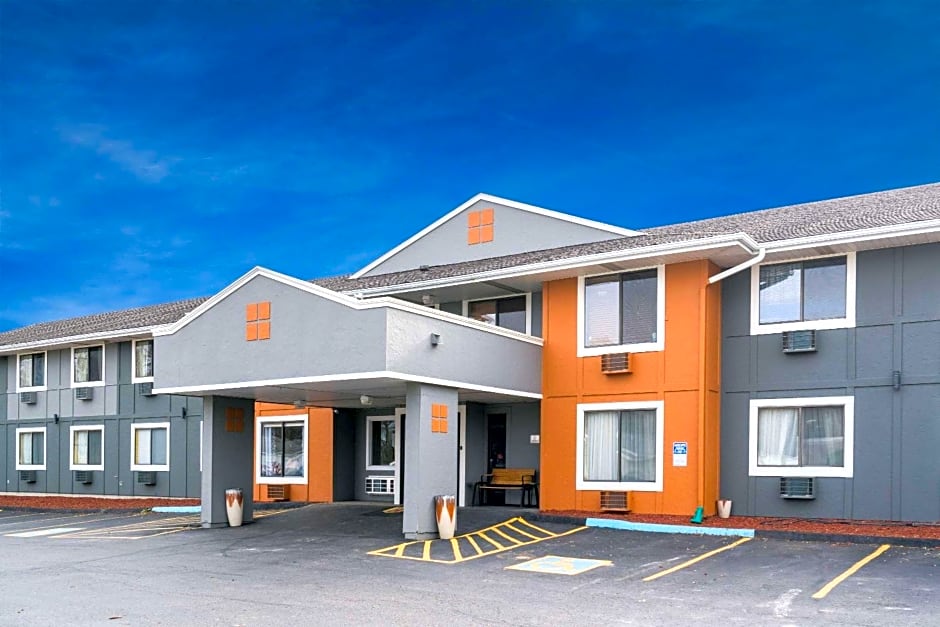 Super 8 by Wyndham Rochester Mayo Clinic Area