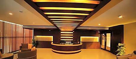 Vavas Inn & Suites