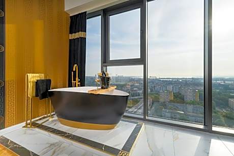 Suite with Lake View